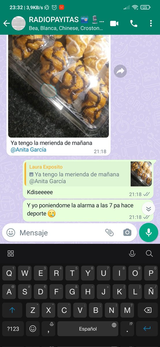 AnitaG28's tweet photo. Los pro y los contras de trabajar con tu amiga en una misma imagen... https://t.co/zXj2YTPA1d