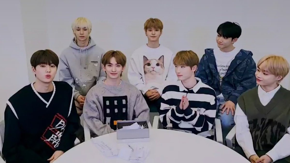 Bugunku yayin cok guzeldi sapsal sapsal gulup durdum😭