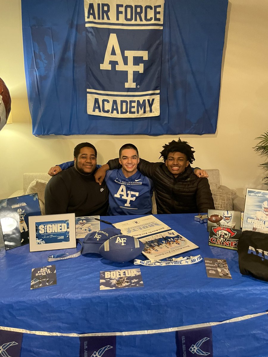 Levi Brown tweet media