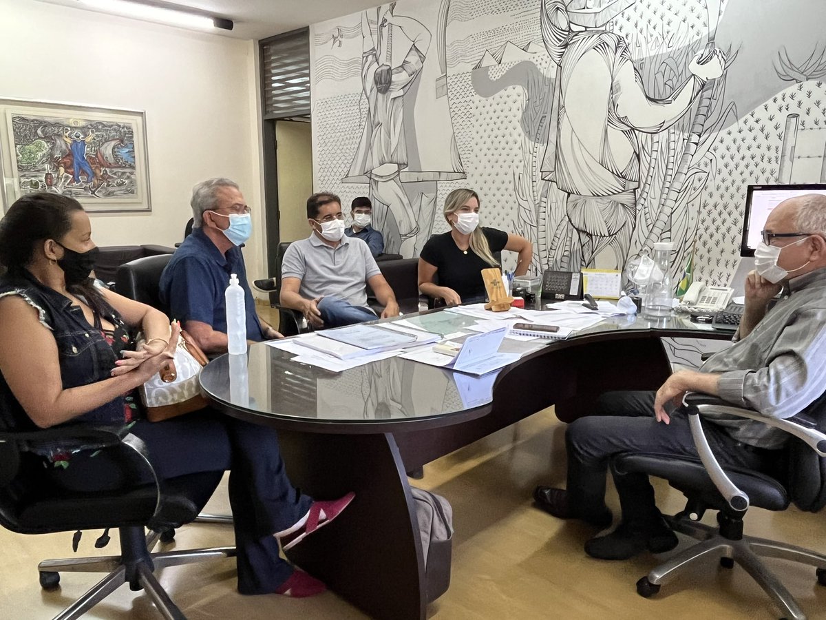 HermanoMorais's tweet photo. Reuniões importantes no Departamento de Estradas e Rodagens (DER), onde estive ao lado dos prefeitos de #Guamaré e #BentoFernandes, Arthur Teixeira e Júnior Marquês, respectivamente. Construção da RN-401 e construção asfáltica em pauta. https://t.co/lhGiDnFGv1