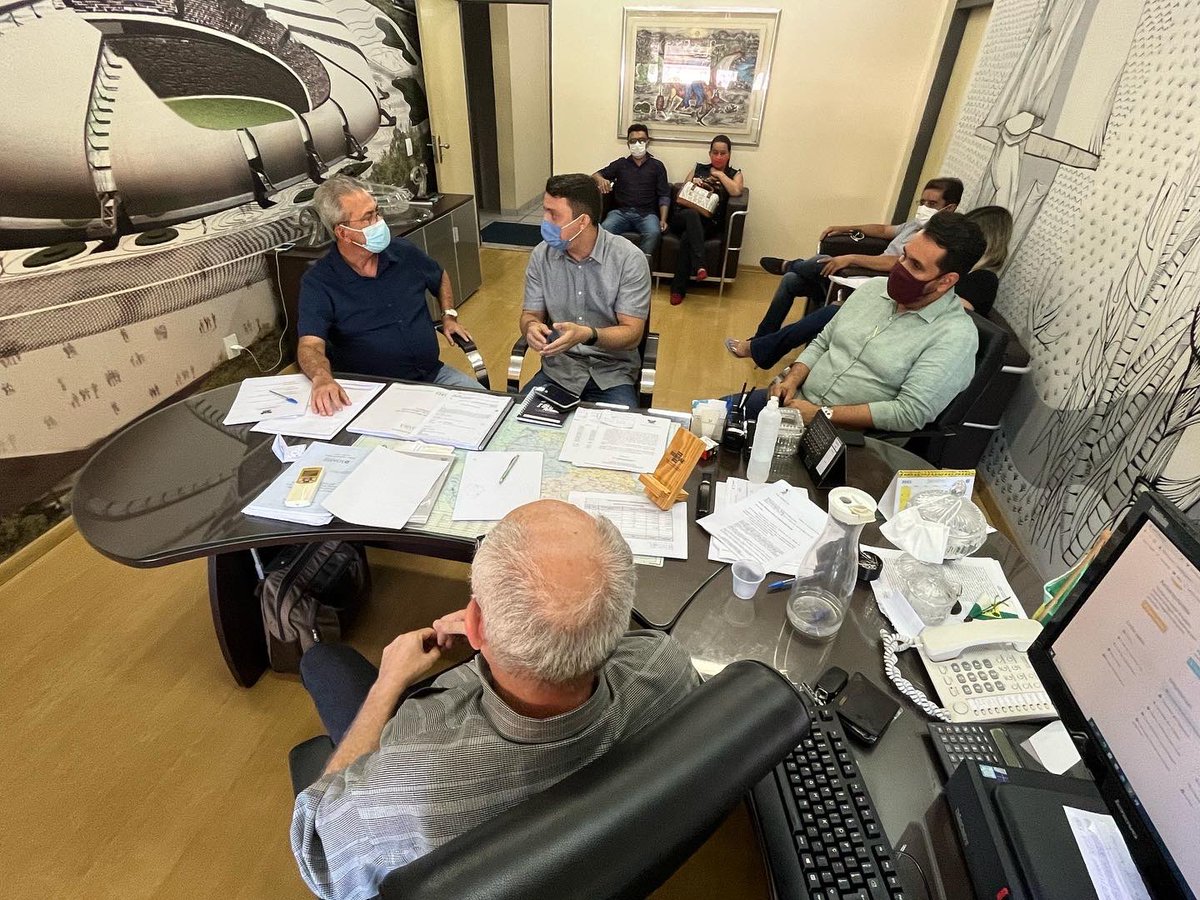HermanoMorais's tweet photo. Reuniões importantes no Departamento de Estradas e Rodagens (DER), onde estive ao lado dos prefeitos de #Guamaré e #BentoFernandes, Arthur Teixeira e Júnior Marquês, respectivamente. Construção da RN-401 e construção asfáltica em pauta. https://t.co/lhGiDnFGv1