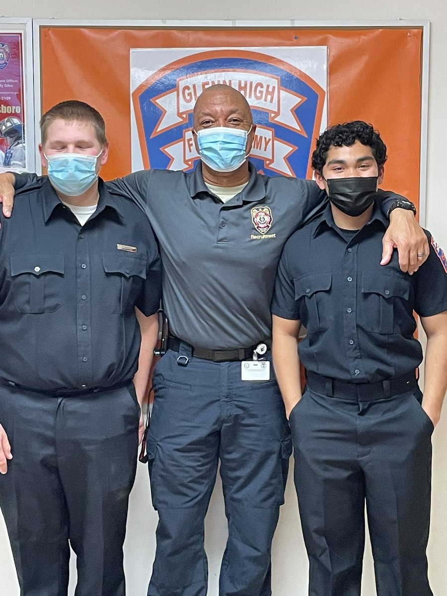 GlennFire's tweet photo. Special thanks to Captain Kelly Giles, Recruiting Officer with the Greensboro FD for coming by and speaking with the GHSFA students today. #startingthejourney #futurefirefighters #futureleaders #GHSFA https://t.co/81JnSY8q42