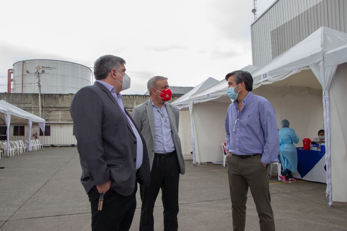 Industriasgye's tweet photo. Nuestro presidente @jarrinf fue parte de la inauguración del Punto de Vacunación Dosis Refuerzo en las instalaciones de #Dipor @TonicorpEc. ¡Apoyamos el proceso para obtener un país inoculado contra el COVID-19! 💪🏼
@sofy_sierra https://t.co/JCpDXWULF5