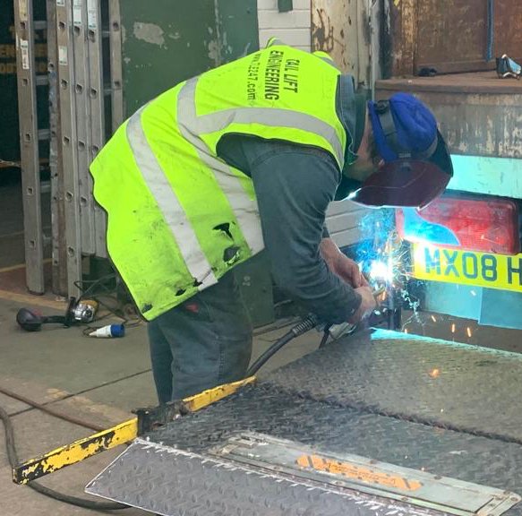 TLE247's tweet image. This Del dump over lift needed a little attention from one of our fabricators to put it back into service. For running repairs take advantage of our Maghull workshop where repairs and maintenance  can be carried out while you wait. For all enquiries and bookings call 08442250281.