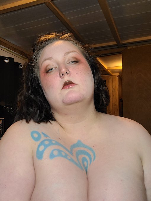 (・。・)  ⭒newish to #nsfwtwt ⭒ ⭒6'0 ⭒she/her ⭒24 y/o ⭒Bisexual af ⭒BBW looking to worship  ↻ to be moots<a href="/tag/nsfwtwt"class="tags">#nsfwtwt</a>