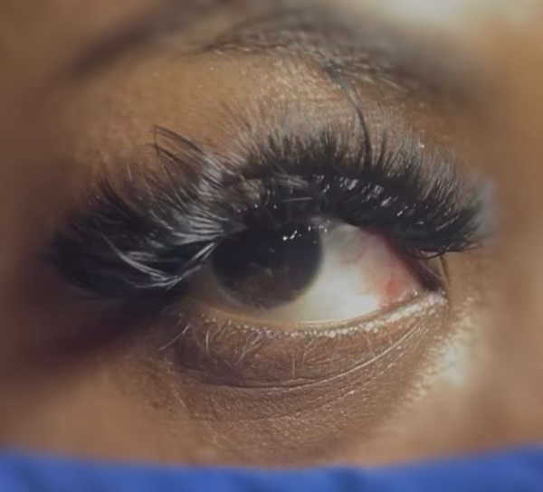 With lashes like these I can think of more than one reason YOU should book your next appointment!

Click the “BOOK NOW” button in our Instagram bio to book your appointment today! 
•

•

•

•
 #dmvlashes #301lashes #DmvStylist⁣⁣ #bmorelashes #minklashes #dmvlashes