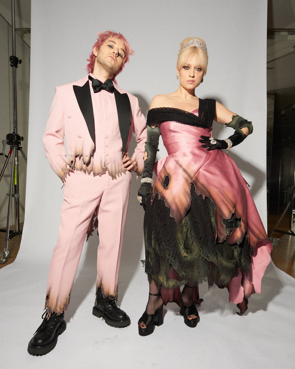 LRDLofficial's tweet image. Stiamo andando a fuoco 🔥👋🏼👋🏼 
#ciaociao #larappresentantedilista #lrdl #sanremo2022 #sanremo