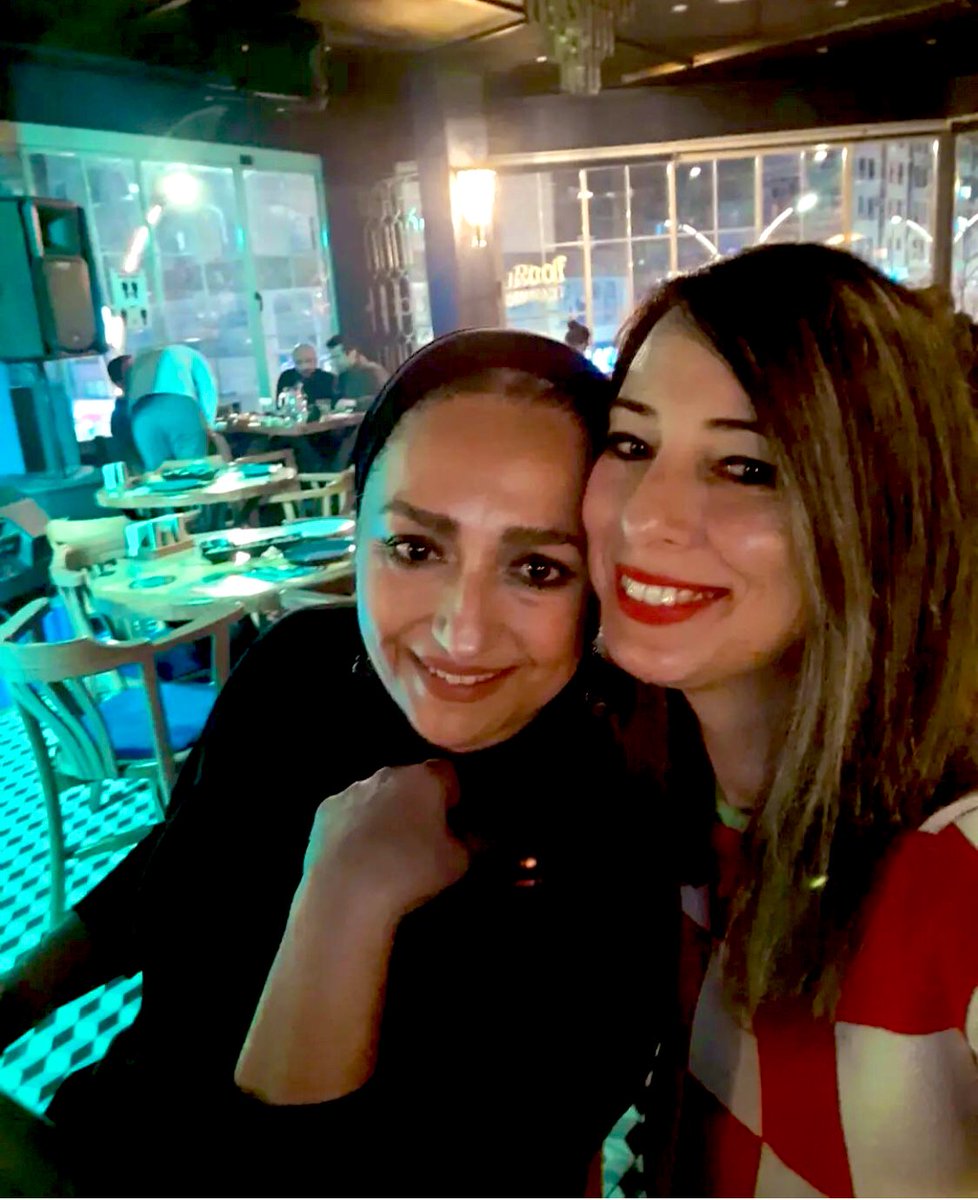 neri41_41's tweet photo. Yazmak bir eylemdir.. 
Lakin; kendini ifade ederek, başkalarının da senden bir parça bulması ise; Bir Devrimdir..!

             Gün gece de 🤞🎈

#Van https://t.co/dfXio7SQu5