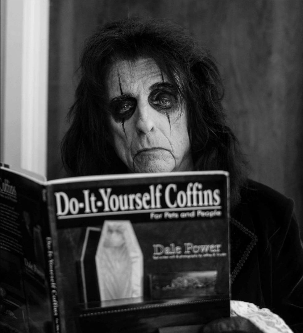 Happy 74 birthday to the one and only Alice Cooper! 