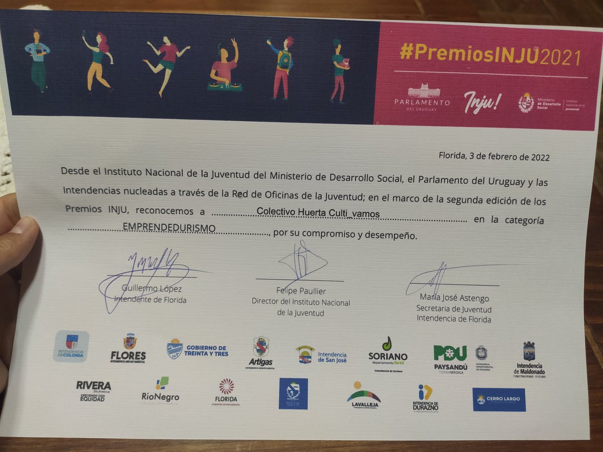 Cuánta alegría: el proyecto CultiVamos y los/as jóvenes participantes recibieron hoy un reconocimiento por #PremiosINJU2021 en la categoría emprendedurismo. Aplausos para su compromiso 👏👏