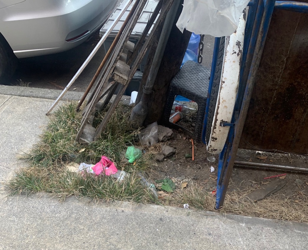 vecinosdelvall1's tweet photo. reportamos en el portal del SUAC la instalación de  puestos ambulantes en la calle de Adolfo Prieto y Xola, y nos respondieron el 12 de enero que #BJAlcaldia ya había retirado los comerciantes sin permisos pero como se puede ver en las fotos, al día de hoy ahí siguen!! https://t.co/s7BGJfFQcV