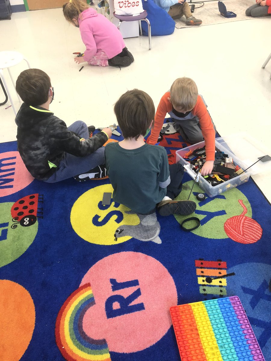 MsLiborosClass's tweet photo. Who says indoor recess isn’t fun?! https://t.co/uH5lFQHD98