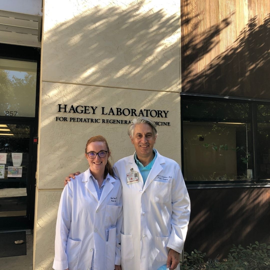 StanfordPlastic's tweet photo. 🌟🩺 ACAPS Residency Program Spotlight Series 🩺🌟
🥼🧪 This week we're showcasing our lab spaces! Swipe left to see some of the workspaces our researchers utilize here at @StanfordPlastic.
#acapsedu #residentspotlightseries #plasticsurgery
#labspaces https://t.co/JPaXQnO3wt