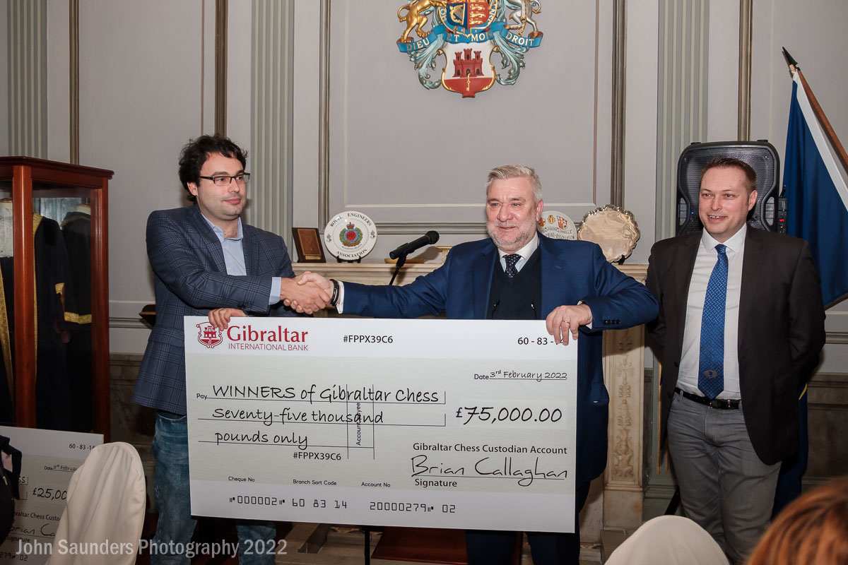 The #GibChess Battle of the Sexes is over and a truce declared... big cheques for the winners and runners-up! 👏👏👏👏 gibchess.com/bos-2022-round…