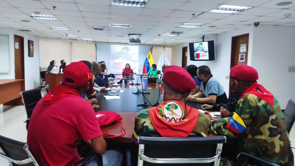 mirelct's tweet photo. #03Feb Conversatorio  en conmemoración del 30° aniversario de la REBELIÓN CÍVICO-MILITAR del #4F-1992, una gesta heróica indeleble; hoy mantenemos el legado del Comandante Eterno Hugo Chávez Frías y junto a nuestro presidente @NicolasMaduro las 3R.nets #ProducciónSoberana https://t.co/YT3uomaLj2
