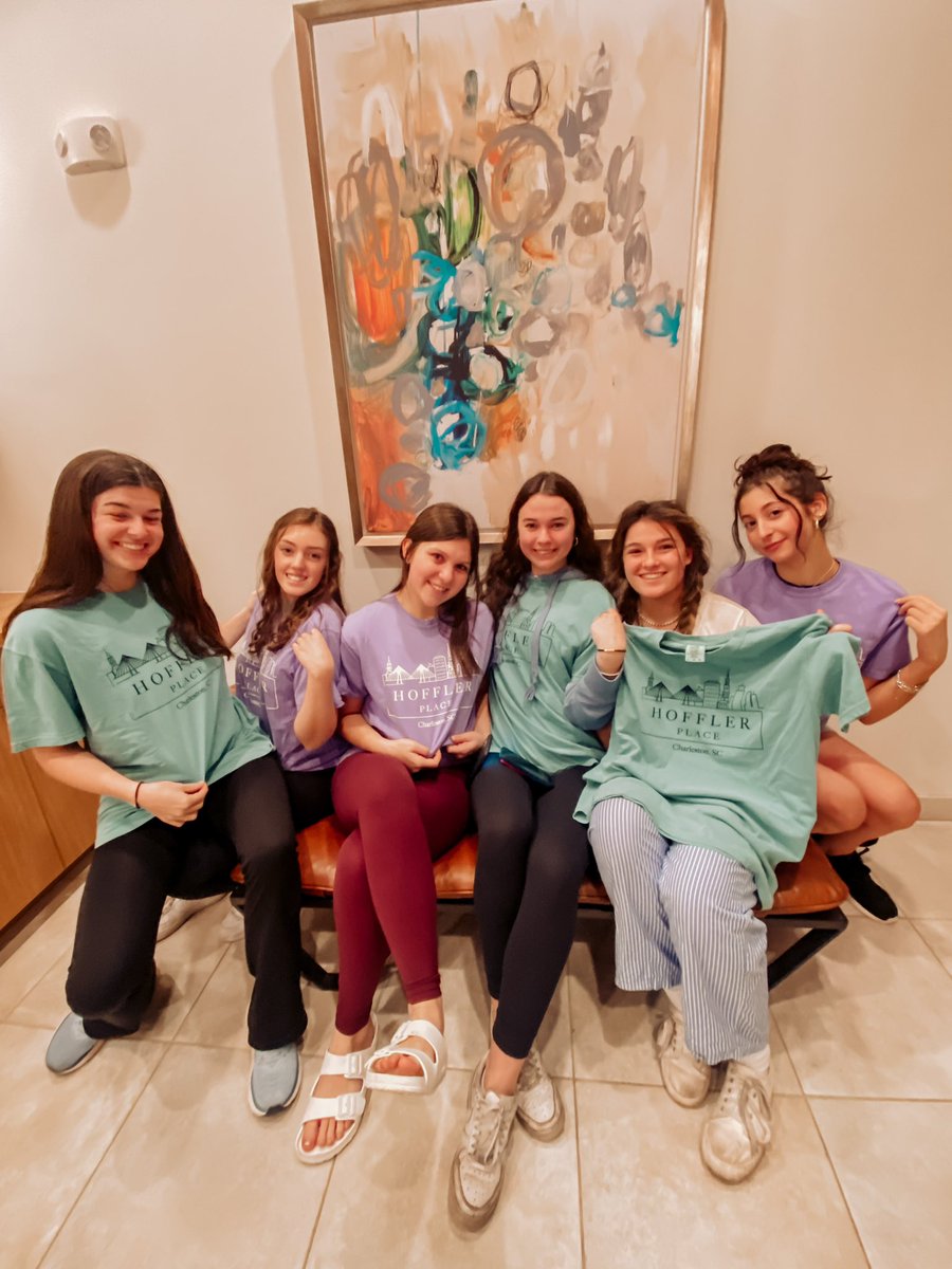 Welcome Home ladies 🤩🤍

Living on King St with all your besties > Anywhere else 🥰✨ 

#HofflerPlace #Charleston #KingSt #GreystarStudent