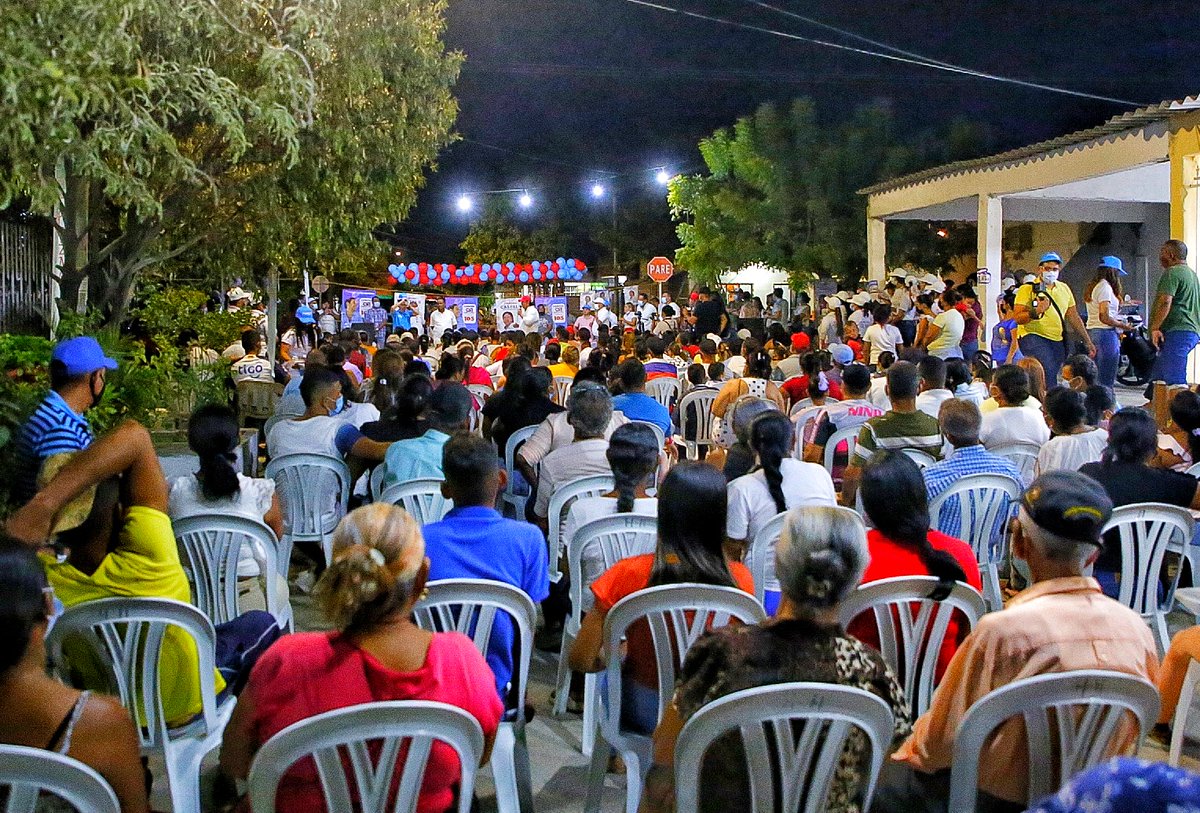 chelitodavilam's tweet photo. Mis llaves! nuevamente en Ciénaga, el #TeamChelito recibe un gran respaldo👏👏👏
Junto a mi hno, el actual concejal Edward Ocha Martínez, más conocido como “Chichi Ochoa” en un evento que llamamos “SE LLENO LA CASA” ya que compartimos con más de 250 familias Cienagueras 🙌 https://t.co/G6Y2ygLhaJ