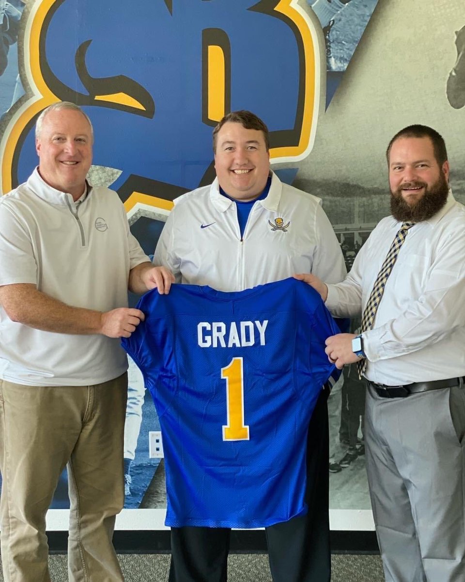 bhspirate4life's tweet photo. The new BHS head football coach ☠️🏴‍☠️ https://t.co/SXxyqH7qQd
