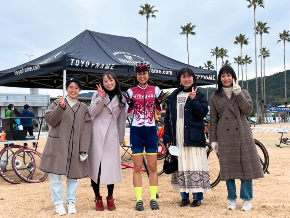 高知シクロクロス 2位でした🥈🏝
そして、2年前のすくもサイクルフェスティバルでサイクリングに参加してくれていた可愛い女子達がサプライズで応援に来てくれました💖
今回の遠征で1番嬉しかったよー😭❤️
またみんなでサイクリングしようね🚴‍♀️✨
<a href="/kochicyclocross/">高知シクロクロス</a> 
#高知シクロクロス #ヤシィカップ