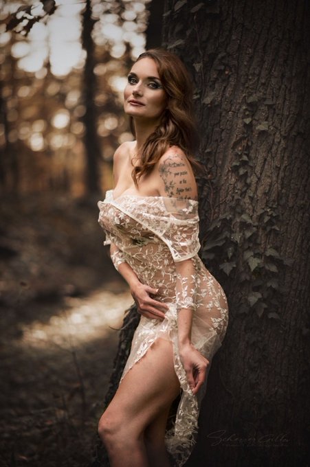 Shooting by Gillesscherrer  Make up by Anais Oury  Tu pr&eacute;f&egrave;res en couleur ou en noir et blanc?! #models<a href="/tag/models"class="tags"><span>#models</span></a><a href="/tag/picoftheday"class="tags"><span>#picoftheday</span></a><a href="/tag/photography"class="tags"><span>#photography</span></a>