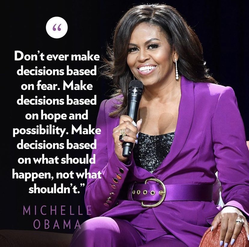 marchenajr's tweet photo. “No tomes decisiones basadas en el miedo. Toma decisiones basadas en la esperanza y las posibilidades. Toma decisiones basado en lo que debería pasar, no en lo que no debería.” Michelle Obama. https://t.co/aB9zpSGxFW