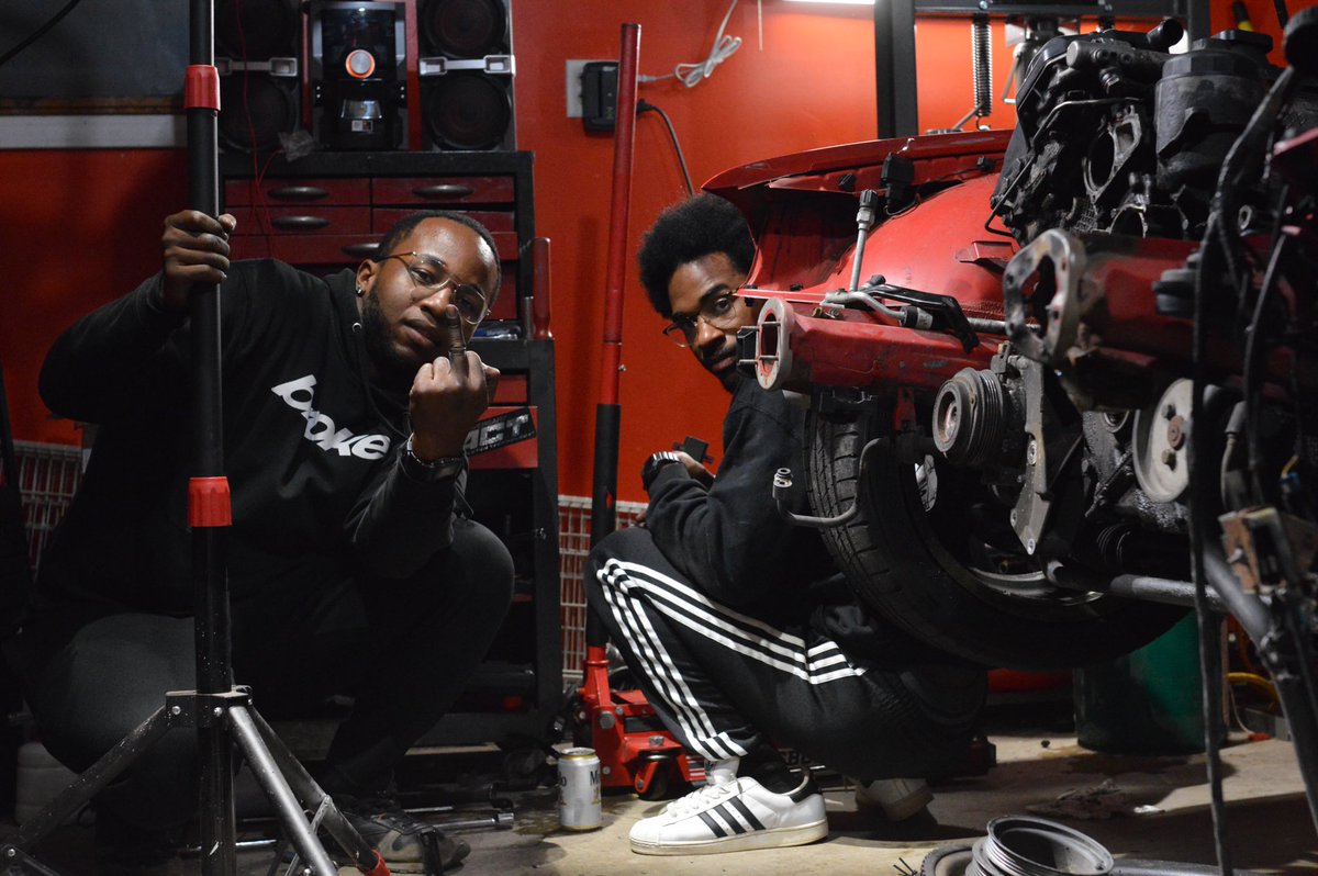 prxject_pat's tweet photo. we just make coffee. dont know shit about what we doin. Right @JaquanSnappy @scar__face__52 ??? https://t.co/fFBqpdqvYG