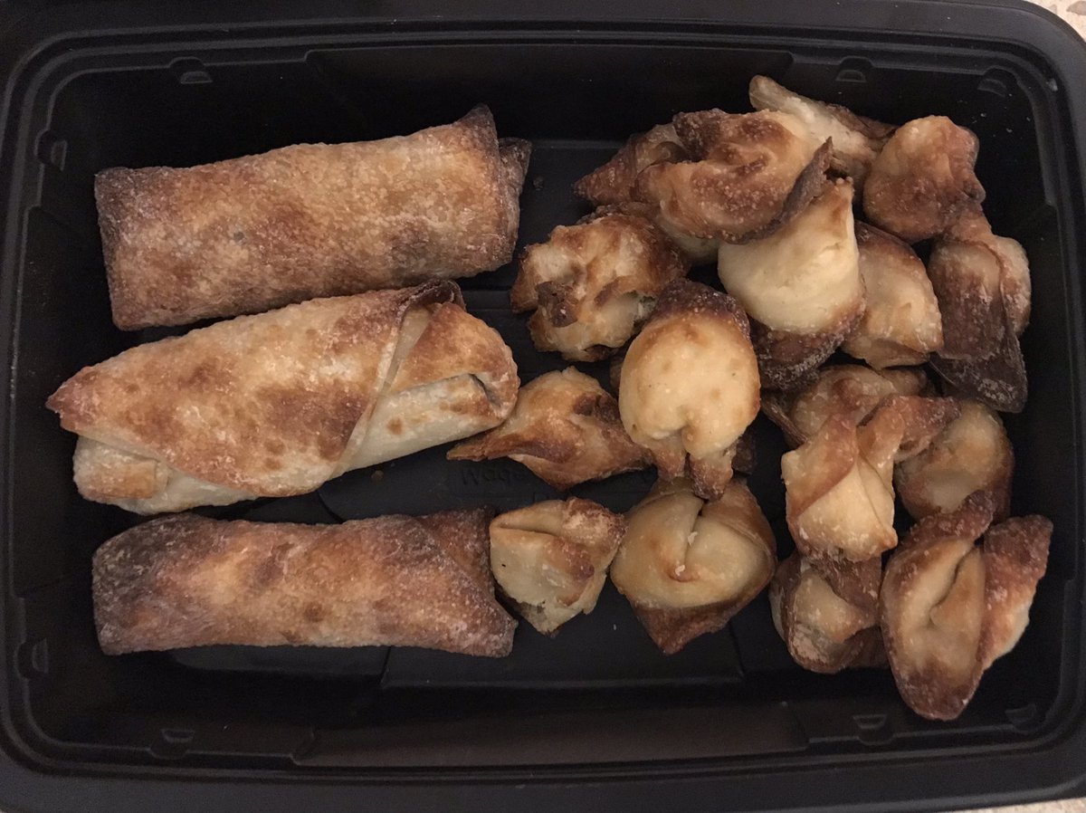 chefbettie7's tweet photo. Tried #vegan products. Made air fried #eggrolls with cabbage, onion &amp; shredded carrots in vegan eggroll wrappers &amp; airfried #rangoons with vegan cream cheese, garlic powder &amp; scallions in vegan wonton wrappers. Eggrolls were epic but cream cheese was just ehh had to dip in sauce https://t.co/lazo4vLyQs