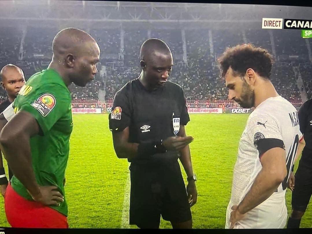 - ملك ولا كتابة ؟ 
= ملك 
- اوك لو طلعت كتابة هطردك