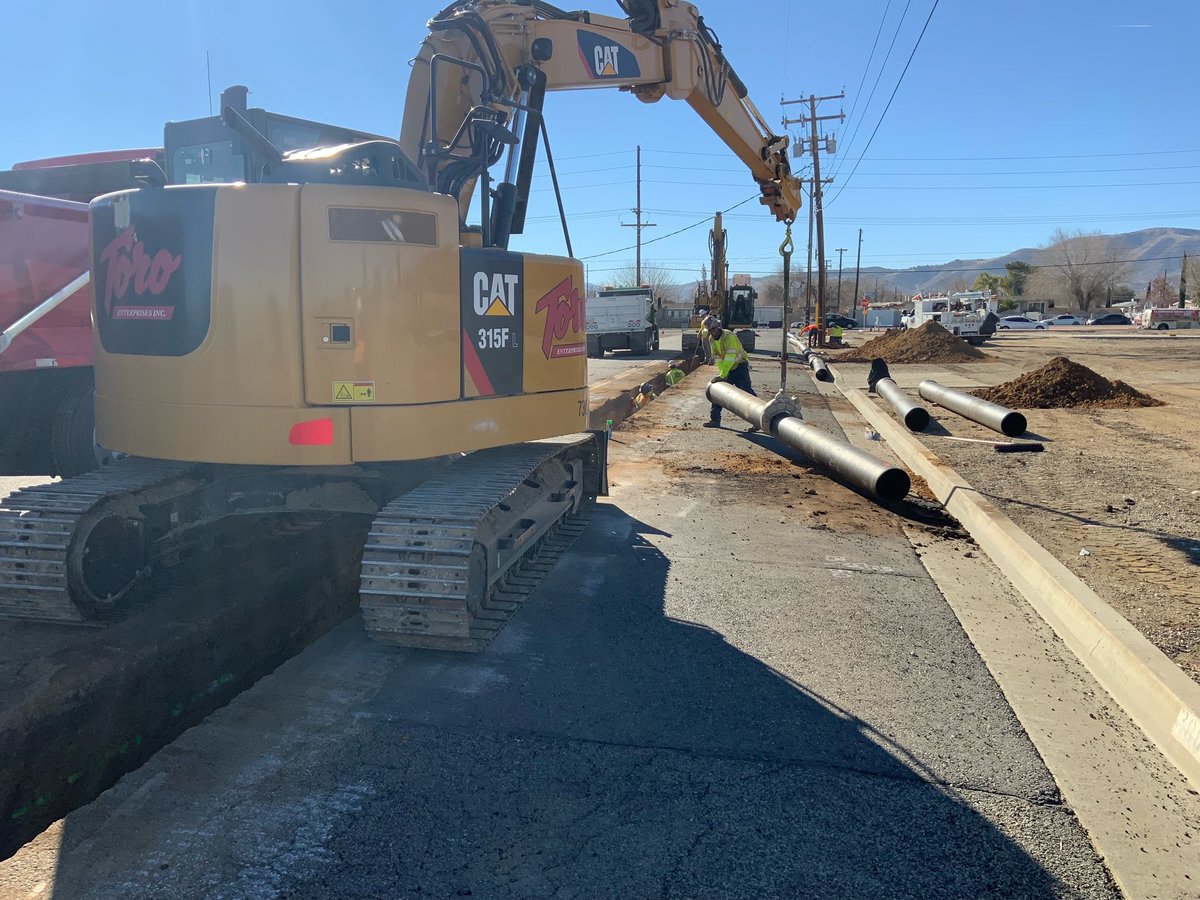 PalmdaleH2O's tweet image. Contractors have started work on replacing 1.5 miles of water mains in the areas of Division St., Carolside Ave., 2nd St. East, 3rd St. East, Stanridge Ave. &amp;amp; E. Ave. P-12. Please avoid the streets or be extra cautious when traveling in the area. #PipelineReplacement #PWD