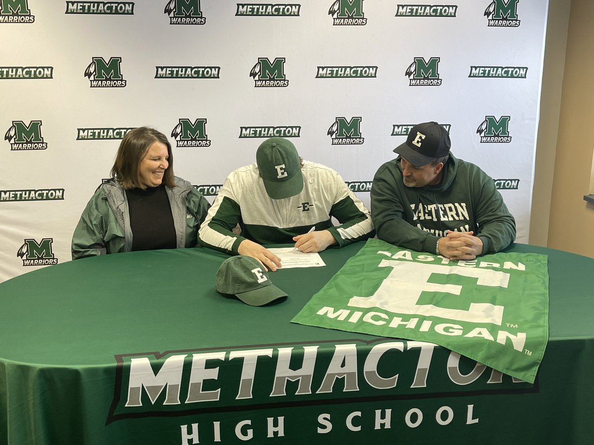 Officially an Eagle! 🟢🦅🟢🦅Thank you coaches! <a href="/CoachLotier/">Dave Lotier</a> @bckull <a href="/briankennedy/">Brian</a> <a href="/MethactonFootb1/">Methacton Football</a> <a href="/MethactonFB/">Methacton Football</a> <a href="/ToddRucci71/">Todd Rucci</a> <a href="/CoachJayUConn/">CoachJay - Elite 400 National Recruiting Expert</a>  #emufb