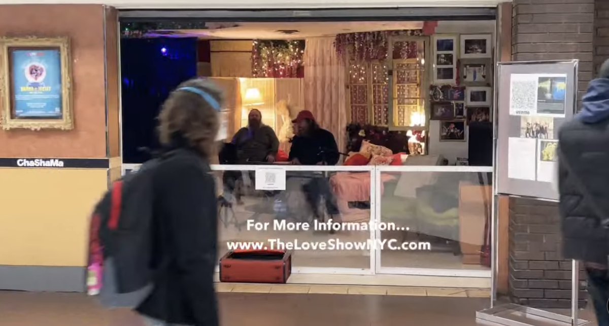 micheytx's tweet photo. To end of the livestream with ⁦@Dutchmazz⁩. #CornMo #music #TheLoveShow #ThePortAuthorityBusTerminal #MewYorkCity ⁦@YouTube⁩ ♥️🎼🎵🎶♥️ https://t.co/GmvbTJtd81