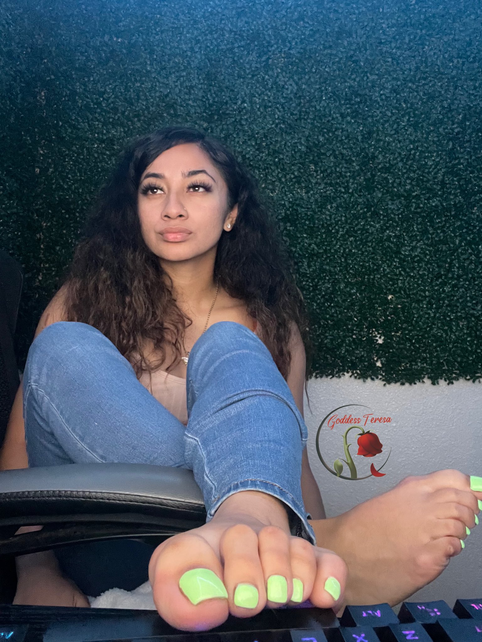 Goddess Teresa😻TOP 1% OF on X: FUN FACT: I can operate the keyboard with  my feet just as well as my hands it's a feet ting 👣  t.cox3o6e2YrCL  X