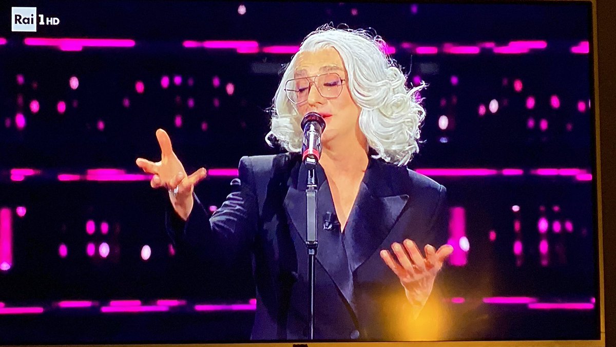 TigryTigry's tweet photo. Solo una parola per unirci tutti: #unicità Grazie Madame #DrusillaFoer per questa sferzata di aria fresca… dì positività… di speranza… di voglia di amore… #Sanremo #Sanremo2022 #festivaldisanremo2022 #festivaldisanremo22 #love https://t.co/nPMD6tLbiX