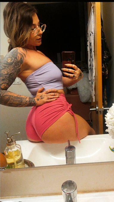 I don't live in latex &amp; leather, despite what you might think. https://t.co/pPhmXcoh2i<a href="/tag/bodypositivitymovement"class="tags"><span>#bodypositivitymovement</span></a><a href="/tag/pdxkink"class="tags"><span>#pdxkink</span></a>