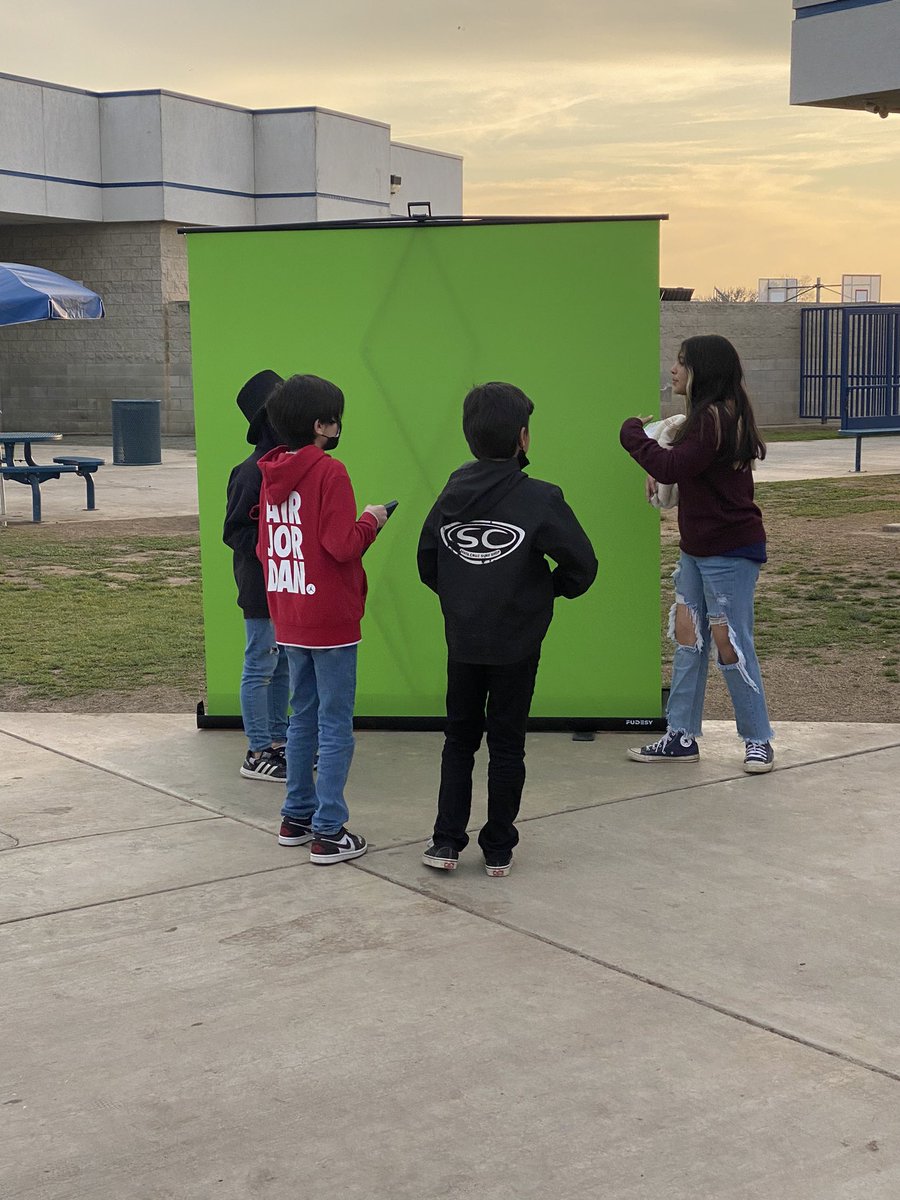 bkehoeBSD's tweet image. Enrichment Camp day 7! Students working in teams to create films 🎥 #bsdGATE #BSDproud