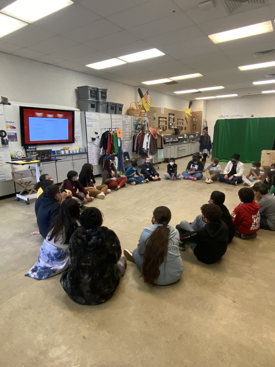 bkehoeBSD's tweet image. Enrichment Camp day 7! Students working in teams to create films 🎥 #bsdGATE #BSDproud