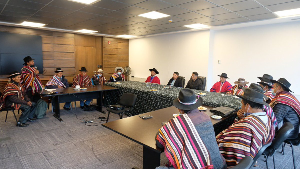 SenadoBolivia's tweet photo. El presidente de la Cámara de Senadores, Andrónico Rodríguez, y el senador Pedro Benjamin Vargas, mediante una reunión, escucharon las demandas de proyectos de producción frutícola, del Ayllu Totora del municipio de Cotagaita del departamento de Potosí. https://t.co/DIn7PcX4sk