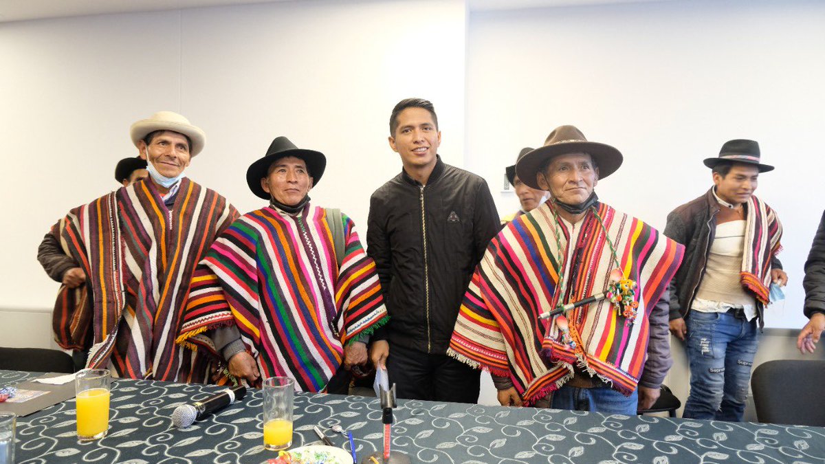 SenadoBolivia's tweet photo. El presidente de la Cámara de Senadores, Andrónico Rodríguez, y el senador Pedro Benjamin Vargas, mediante una reunión, escucharon las demandas de proyectos de producción frutícola, del Ayllu Totora del municipio de Cotagaita del departamento de Potosí. https://t.co/DIn7PcX4sk