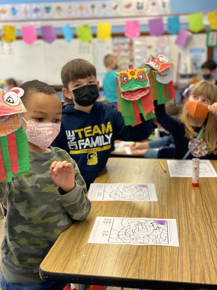 MrsGaughan103's tweet photo. Learned about lunar new year today! 🧧 🐉 🐅 @SauganashCPS https://t.co/YJjlbDEbLs