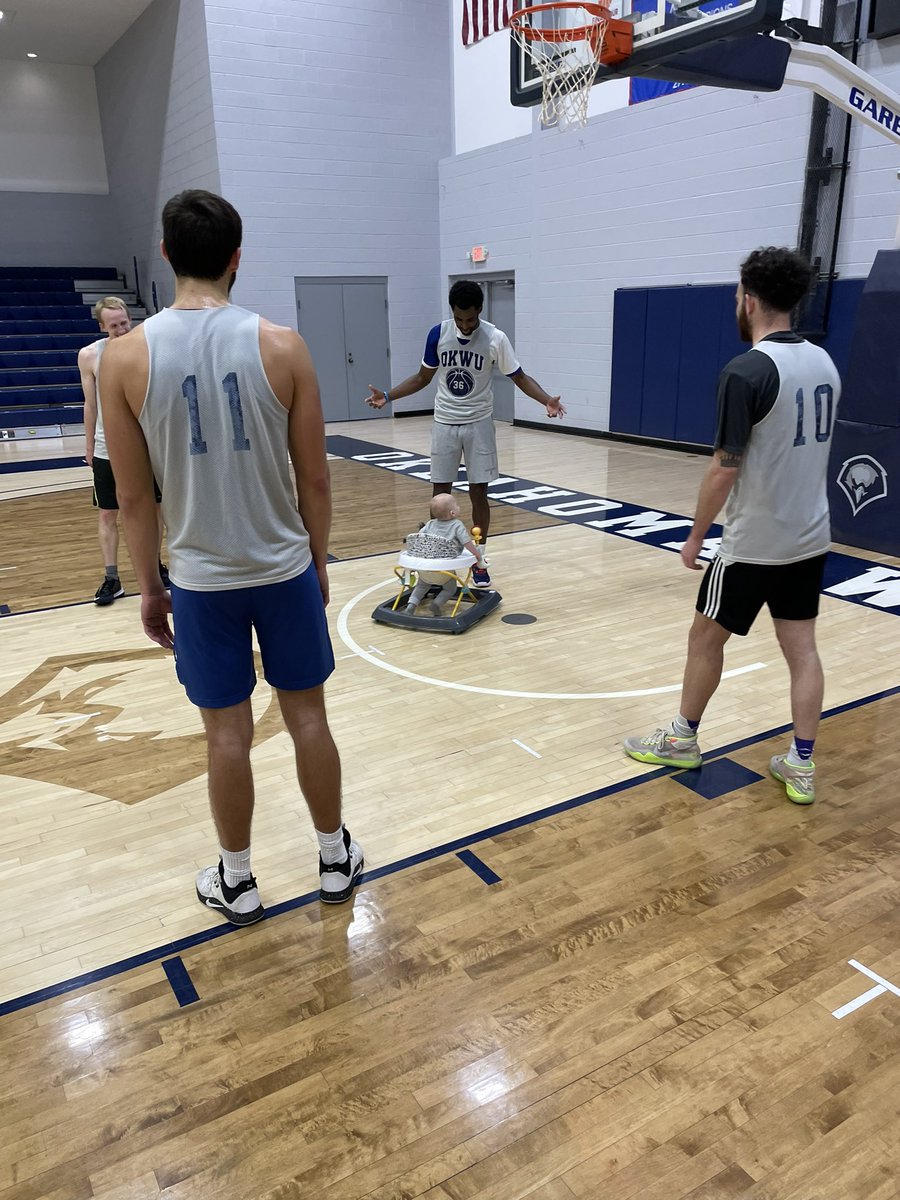 CoachGHartman's tweet photo. snow days…(more like bro days) means it’s daddy day care time during practice. @alleetaylor https://t.co/gNtqiNsDM1