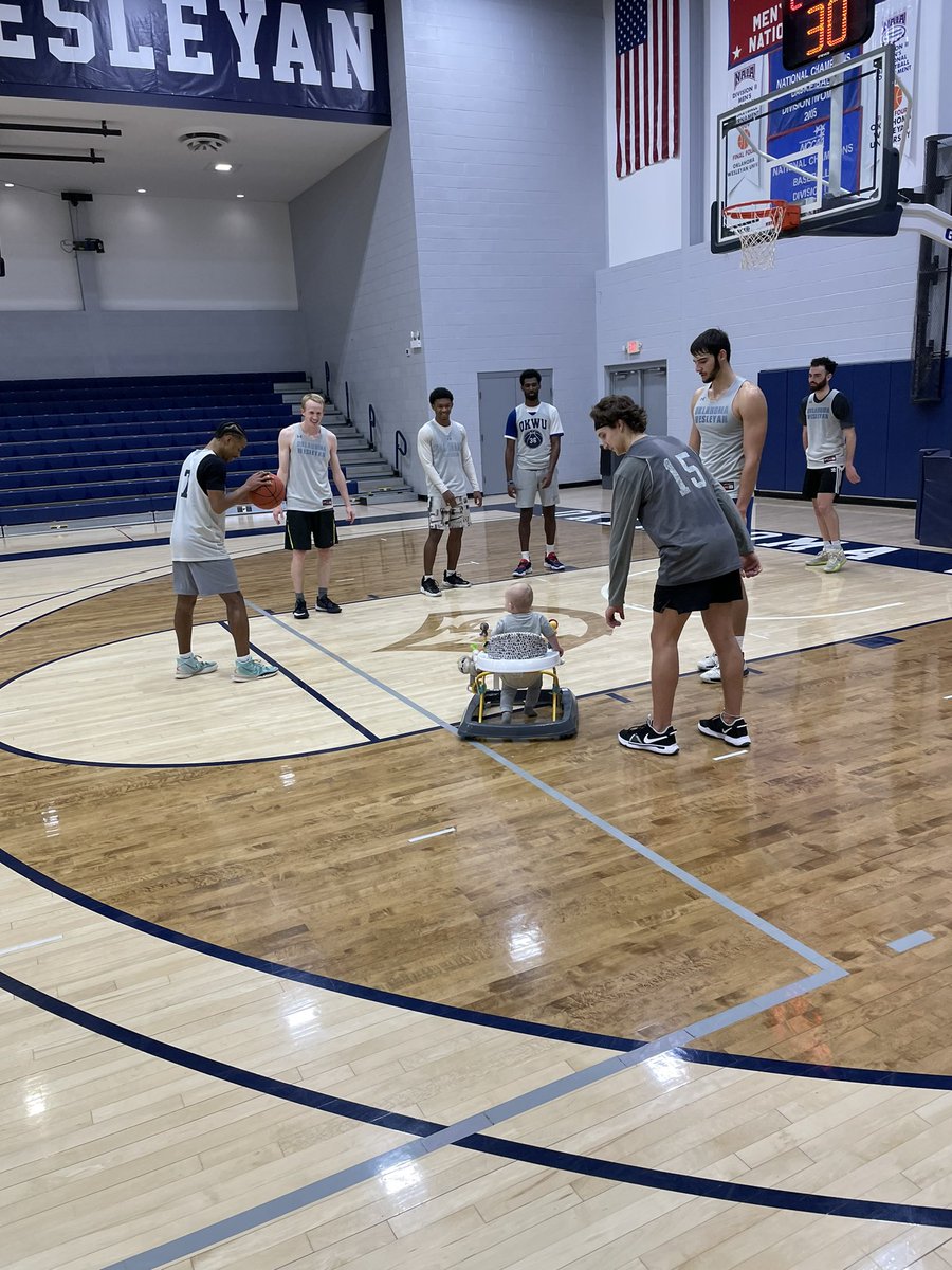 CoachGHartman's tweet photo. snow days…(more like bro days) means it’s daddy day care time during practice. @alleetaylor https://t.co/gNtqiNsDM1