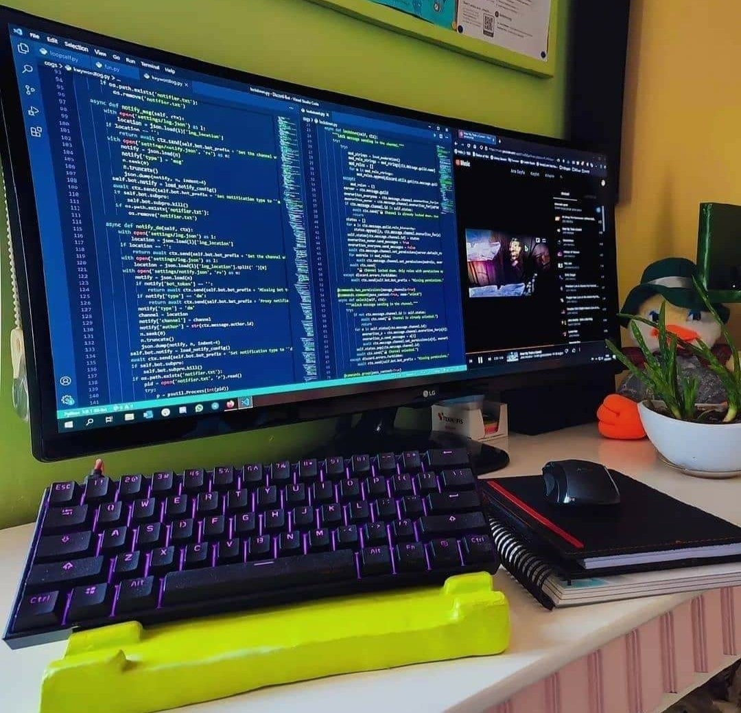 c_4et's tweet image. Application Mobile
من المجالات البرمجية التي لها إقباليه عاليه في التعليم و سوق العمل هي (Application Mobile)
بدايةً عليك معرفة أن:
1- اللغات المستخدمة لبرمجة تطبيقات Android مثل: Java/Kotlin
2- اللغات المستخدمة لبرمجة تطبيقات IOS : Swift/Objective c.