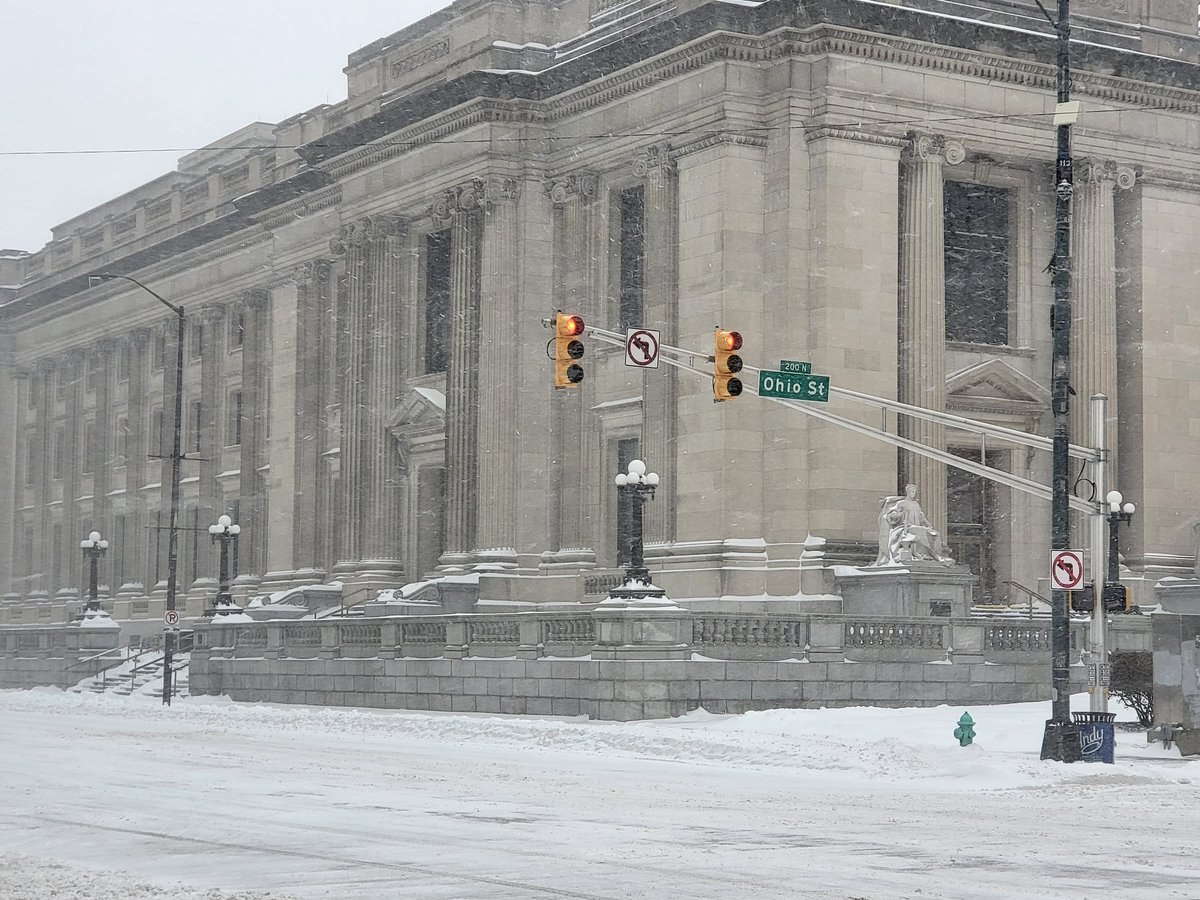 RuffinJD's tweet photo. Ended up stuck in Indianapolis after observing an @NCS4usm training course at the NCAA Headquarters. With more snow today than I've seen my entire life in Mississippi, I decided to go out and wander around a bit. https://t.co/0hT6cyd6sO