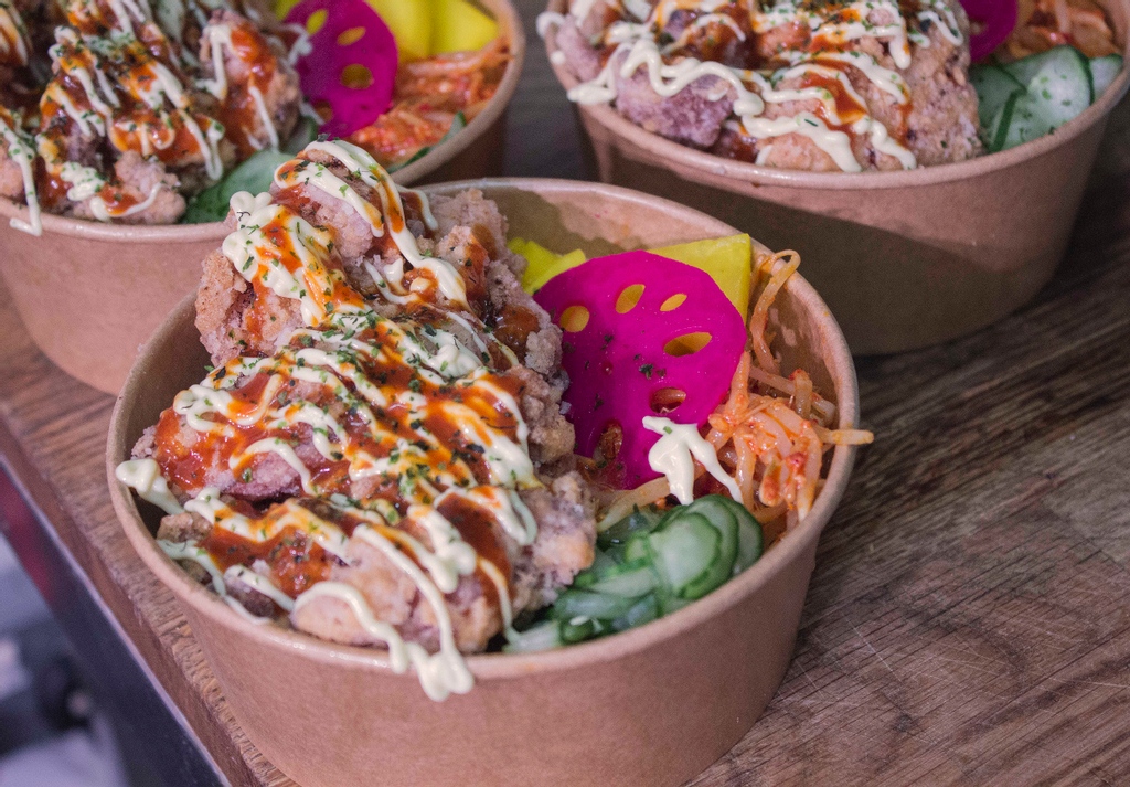 Dons are back on the pass! Gambate!!!
Let's ring the weekend bell. 

#friday #weekend #donburi #friedchicken #karaage
#renkon #pickles #pink #colourful