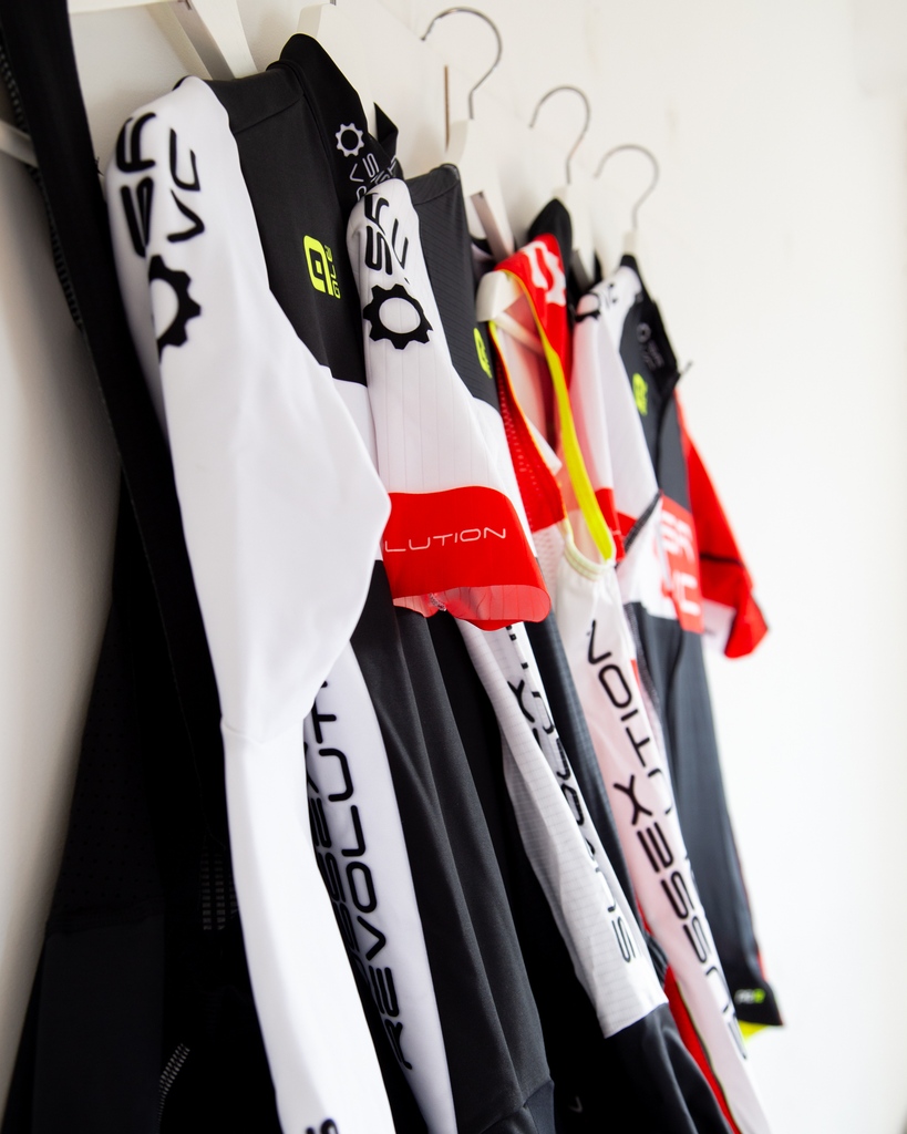 🚲 Pro-quality, handmade custom Italian kit in 5 easy steps:⁠

1. Choose your kit⁠
2. Design process
3. Place your order
4. Handmade in Italy
5. Shipping directly to you, or your club!⁠

Get in touch to find out more: l8r.it/G68i