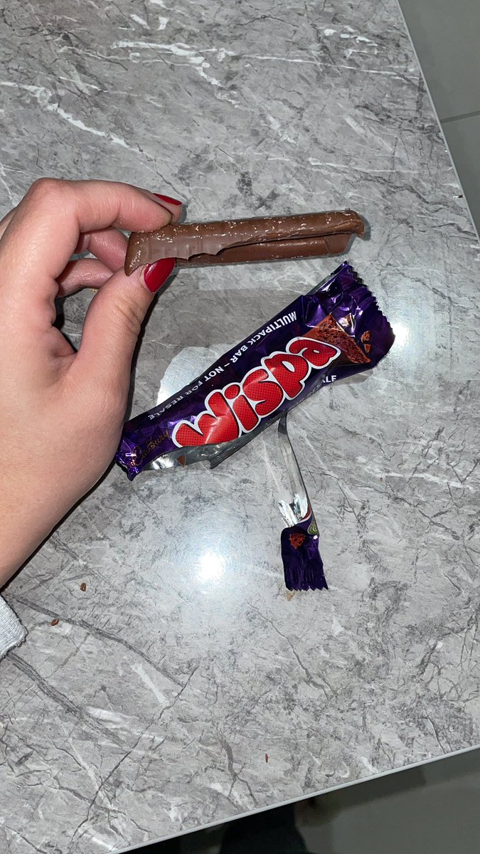 Sarah_T_x's tweet photo. @CadburyIreland what is this? 😅😅 I know everything has gotten smaller but seriously 😅 shocking https://t.co/Bh72JRROcz