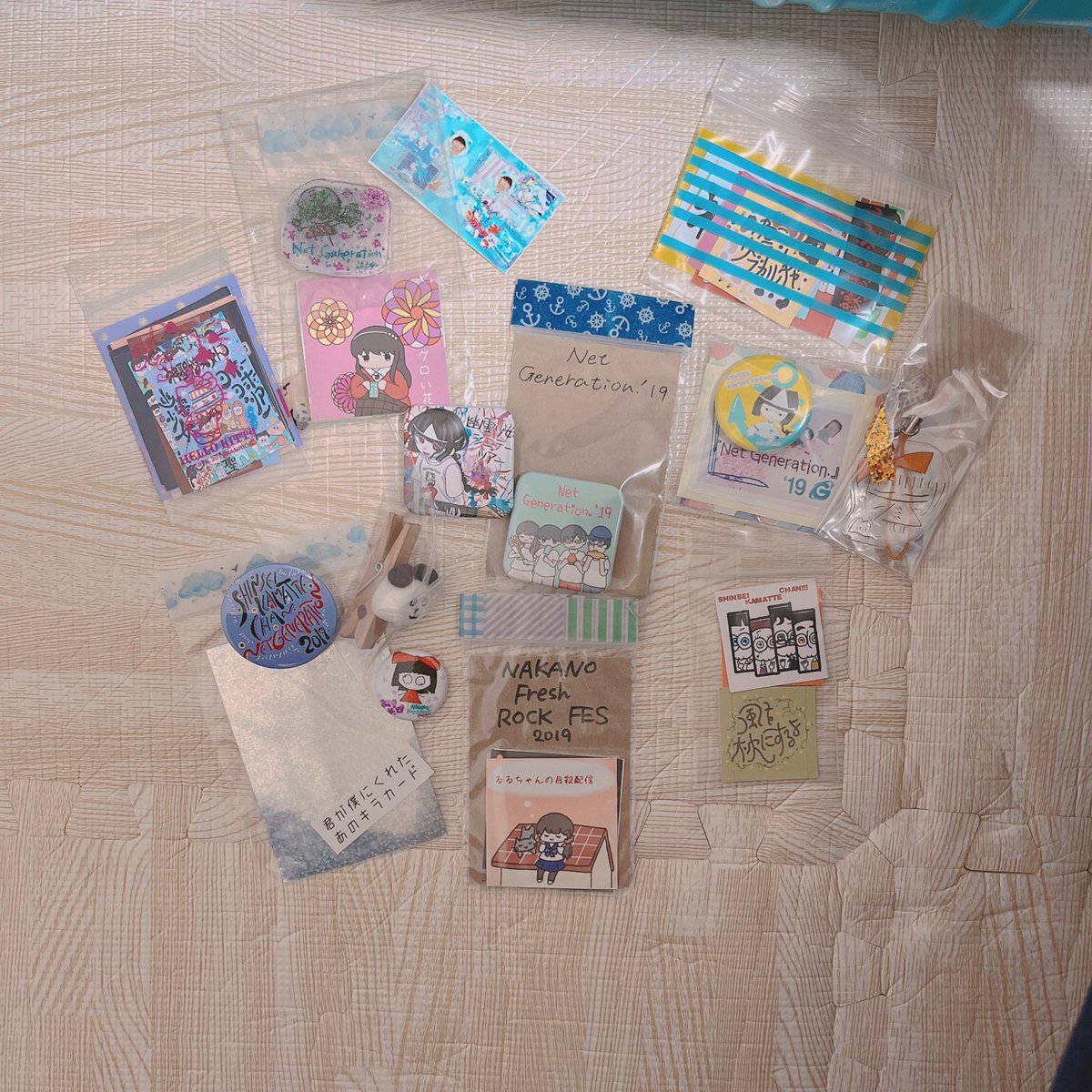 Naia_Skc's tweet photo. みなさまお久しぶりです(*��`)
断捨離中。でもこれは手放せない✧︎
昔神聖かまってちゃんのライブでファン同士で手作りグッズ交換し合ってたんだけどそんときいただいたものたち。
クオリティ高。
#神聖かまってちゃん https://t.co/kboZhPjHYB