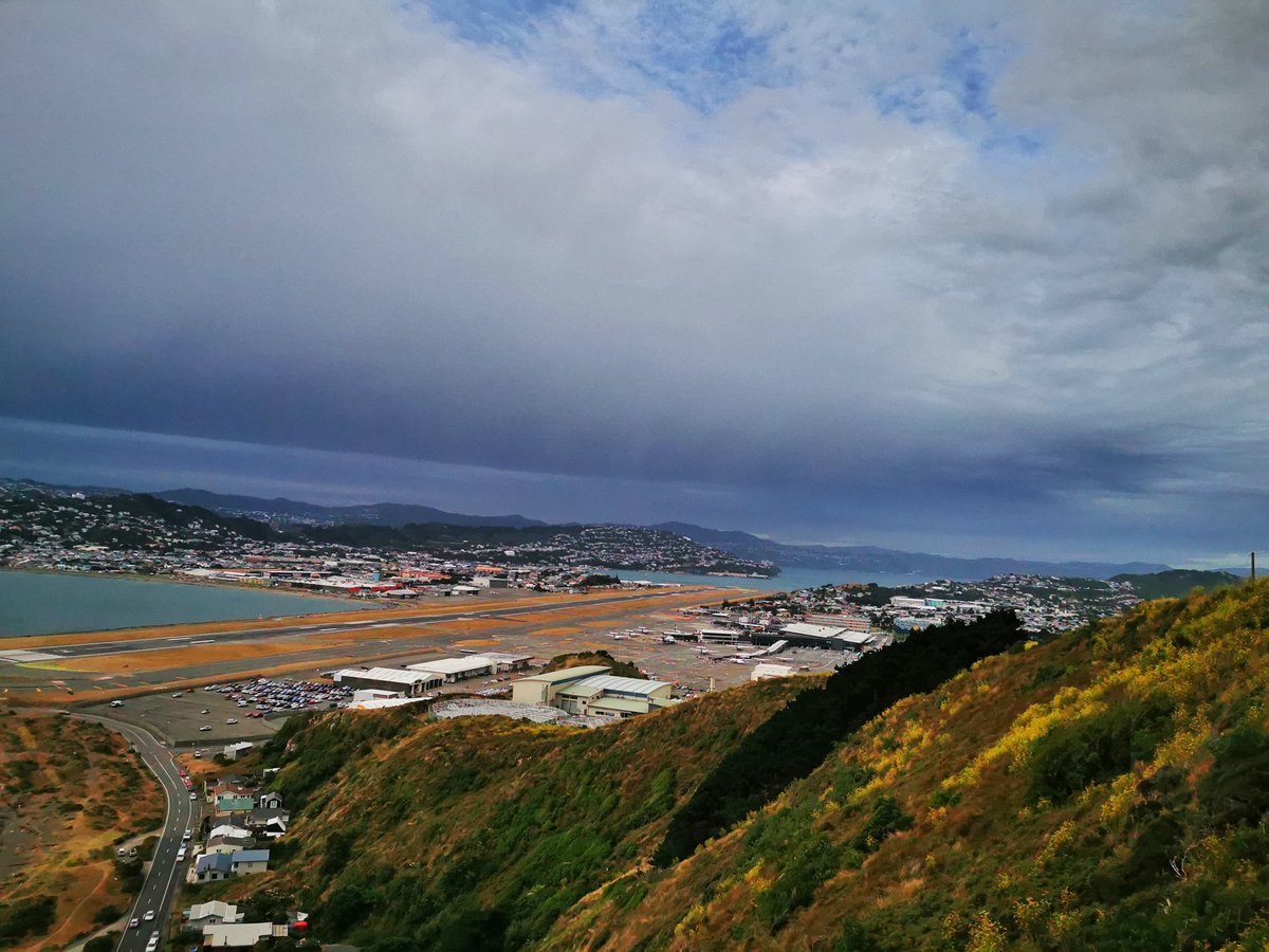 WildBayNZ's tweet photo. The dark clouds and rain is on it's way across the Cook Strait. Iylt looks like it's raining over on the hills by Brooklyn and the radar station.
@WeatherWatchNZ
#WeatherWatch #DarkRainClouds #Rain #DarkClouds https://t.co/N9LBUBx7hc