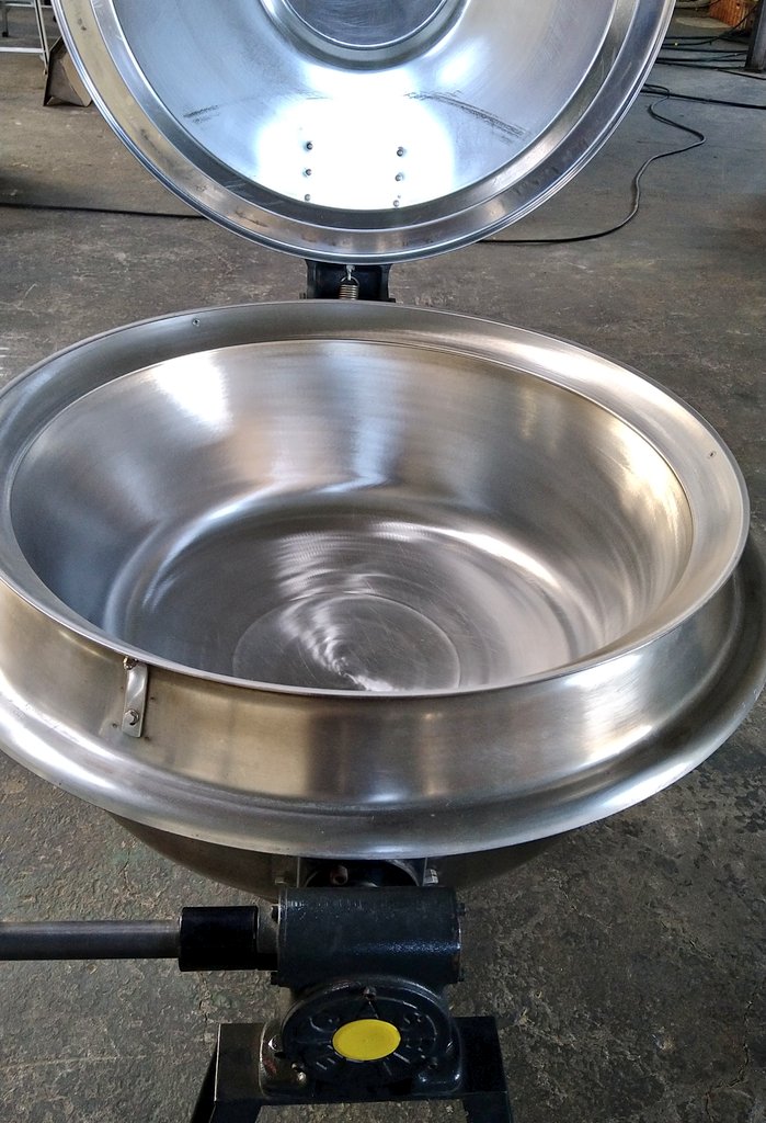 給食センター等で使っている、回転釜を購入してみました😃
作成した粉末肥料を煮出して、
液体の肥料を作ります。

寒い日が続きますねー。
春はまだかな〜🏵