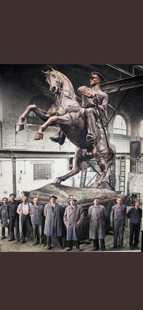 Avusturyalı heykeltıraş Heinrich Krippel tarafından Viyana'da yapıldıktan sonra 29 Ekim 1931'de Samsun'a getirildi. 
İşte o muhteşem Onur Anıtı. #Samsun